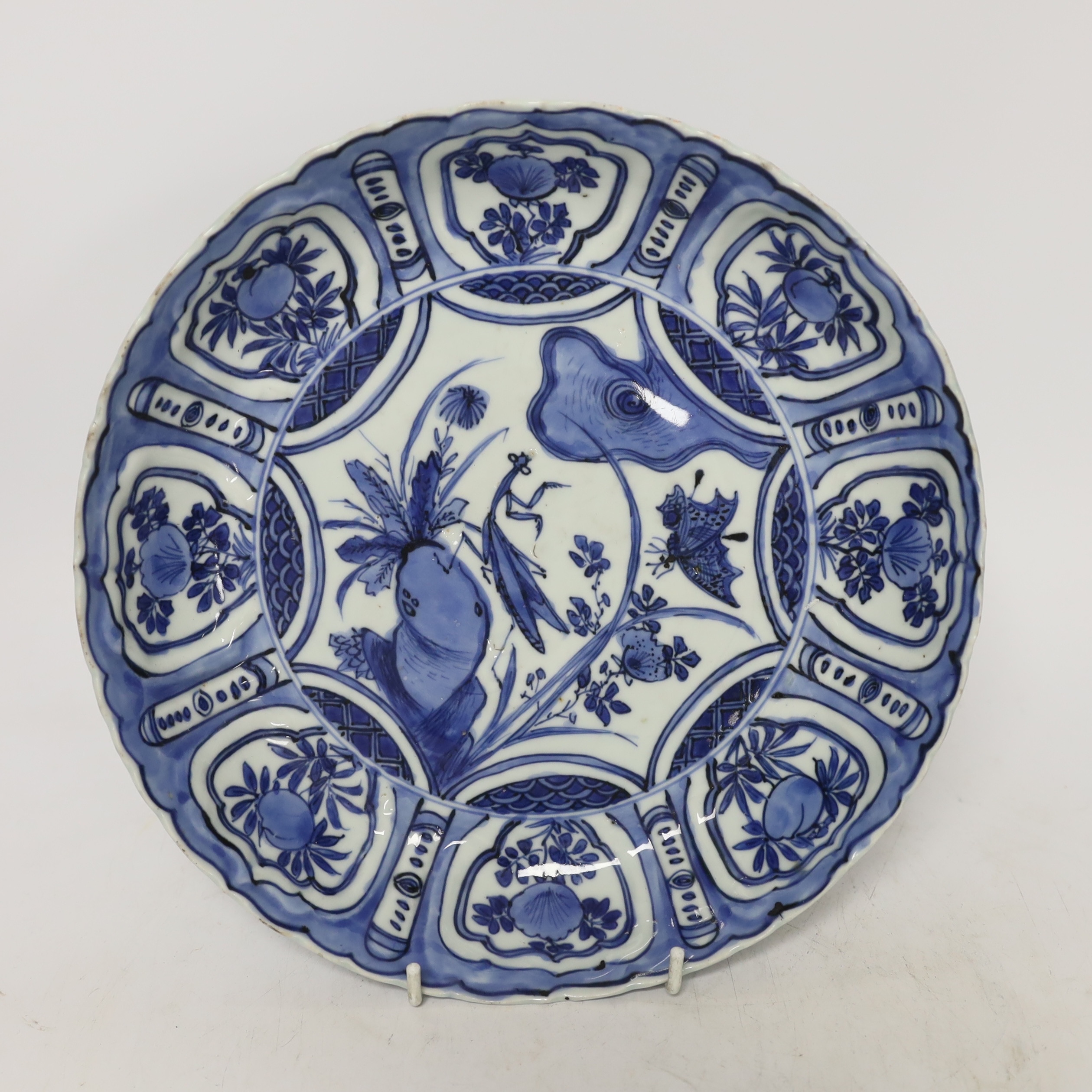 A Chinese Ming blue and white ‘praying mantis’ and butterfly dish, early 17th century, and a Chinese export oval serving dish, c.1820, 29cm